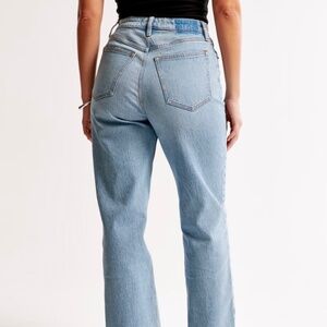 EUC A&F Curve Love “90’s High Rise Relaxed” Jeans, Size 24R